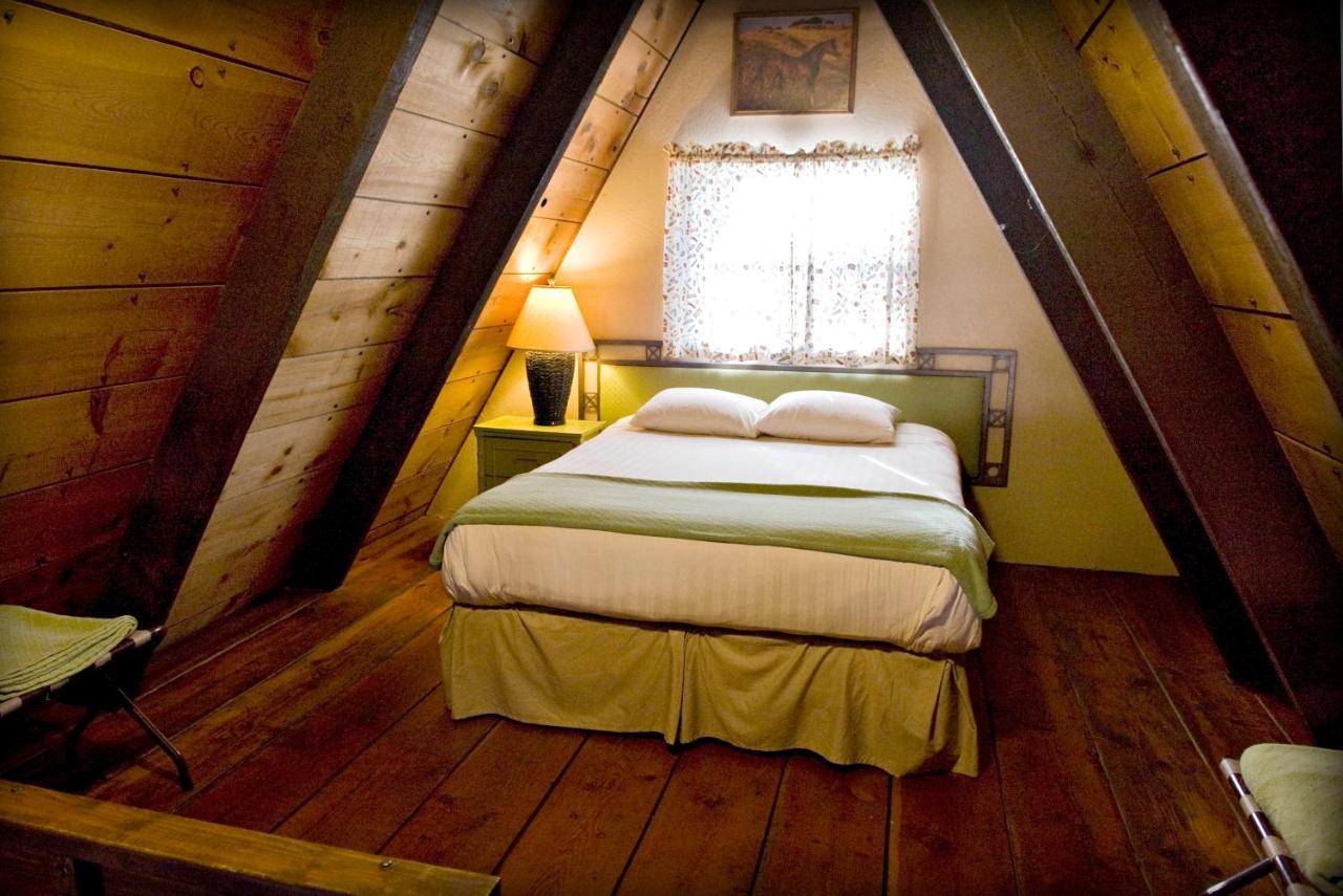ホテルCabins On Strawberry Hill Pine エクステリア 写真