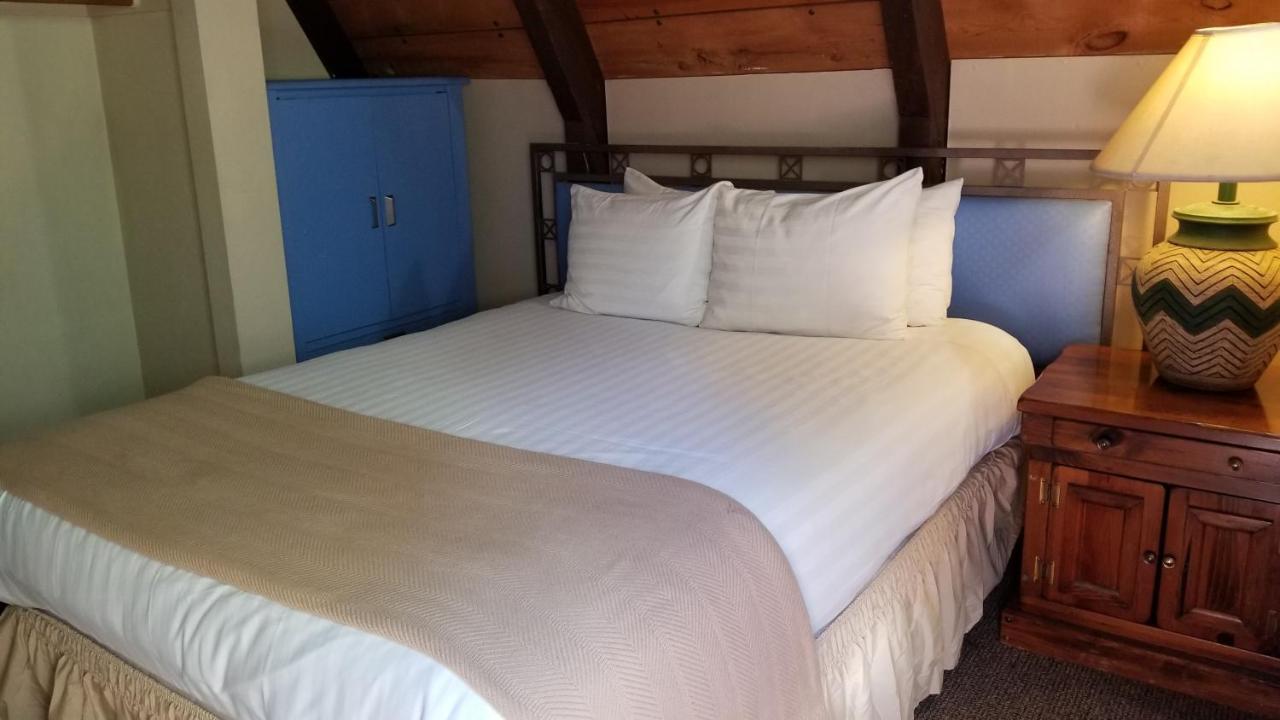 ホテルCabins On Strawberry Hill Pine エクステリア 写真