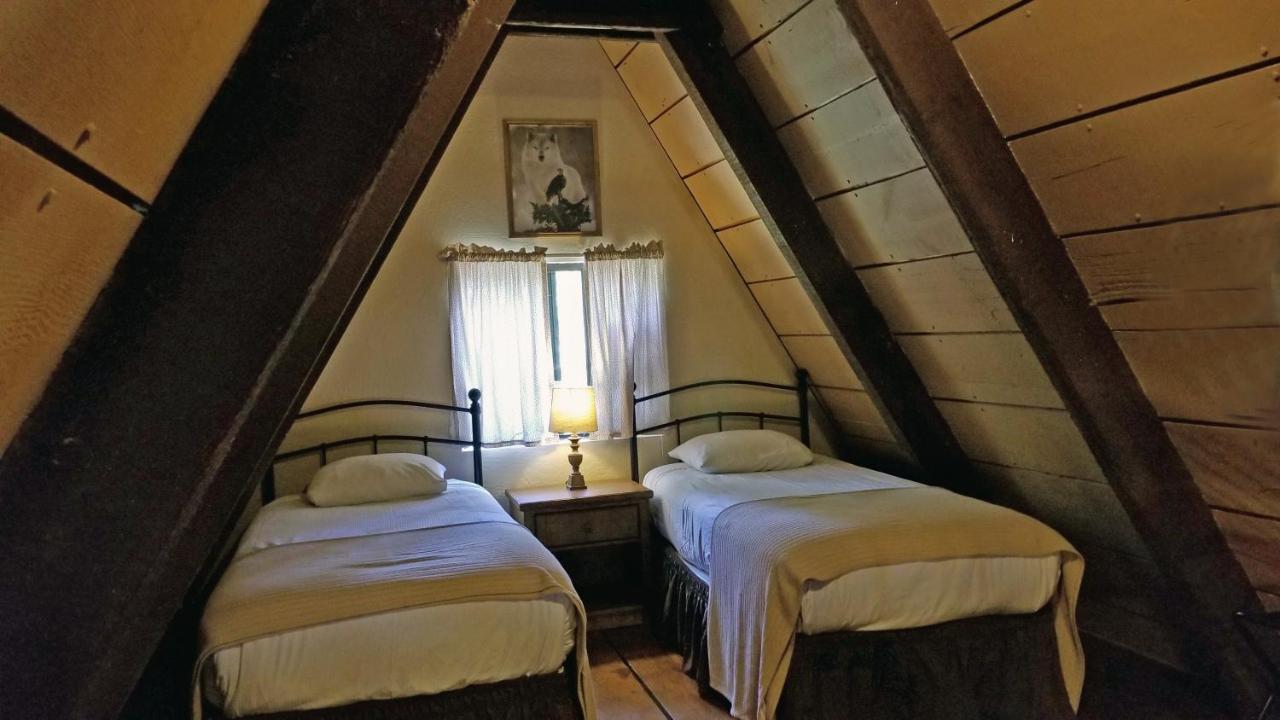 ホテルCabins On Strawberry Hill Pine エクステリア 写真