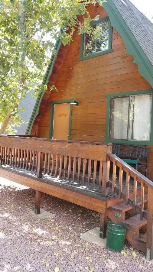 ホテルCabins On Strawberry Hill Pine エクステリア 写真