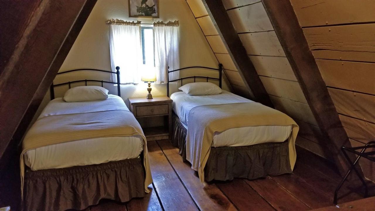 ホテルCabins On Strawberry Hill Pine エクステリア 写真
