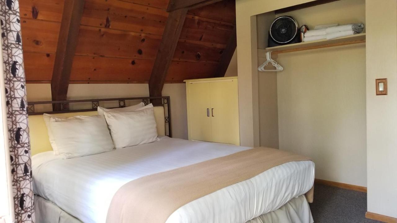 ホテルCabins On Strawberry Hill Pine エクステリア 写真